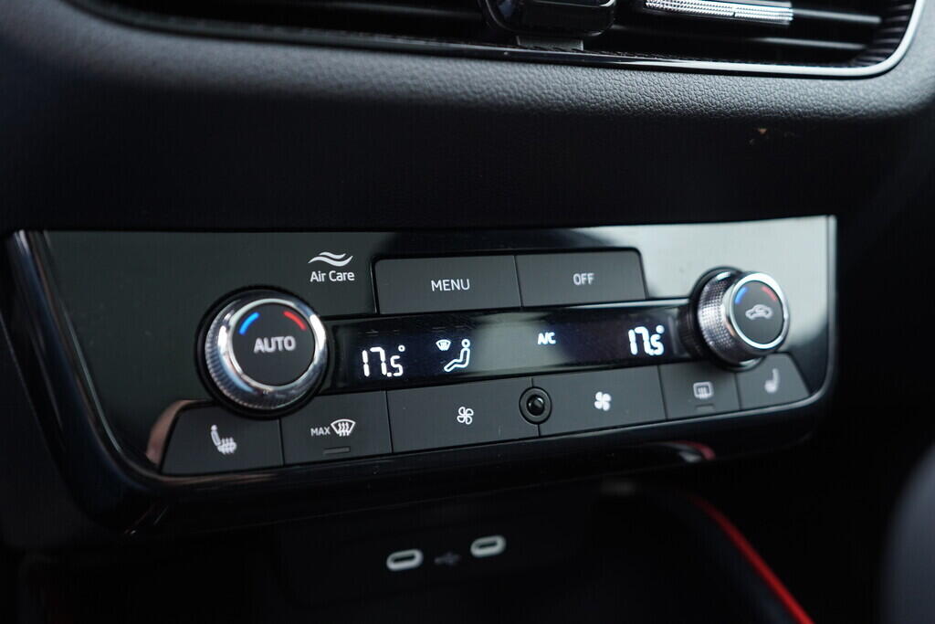 OV190V09460_31.webp_FABIA Monte Carlo 1.0 TSI 85 kW manuál, DPH