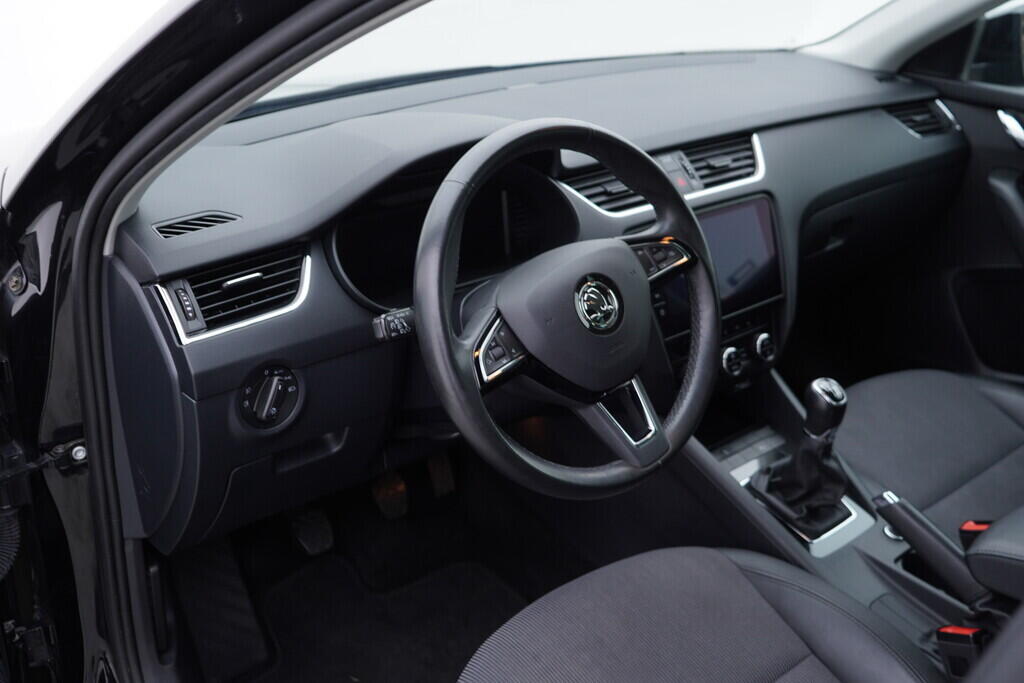 OV190V09463_21.webp_OCTAVIA Style Plus 1.5 TSI 110 kW manuál