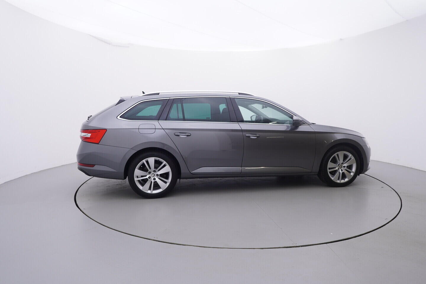 OV190V09469_15.webp_SUPERB Style 2.0 TDI 147 kW automat, DPH