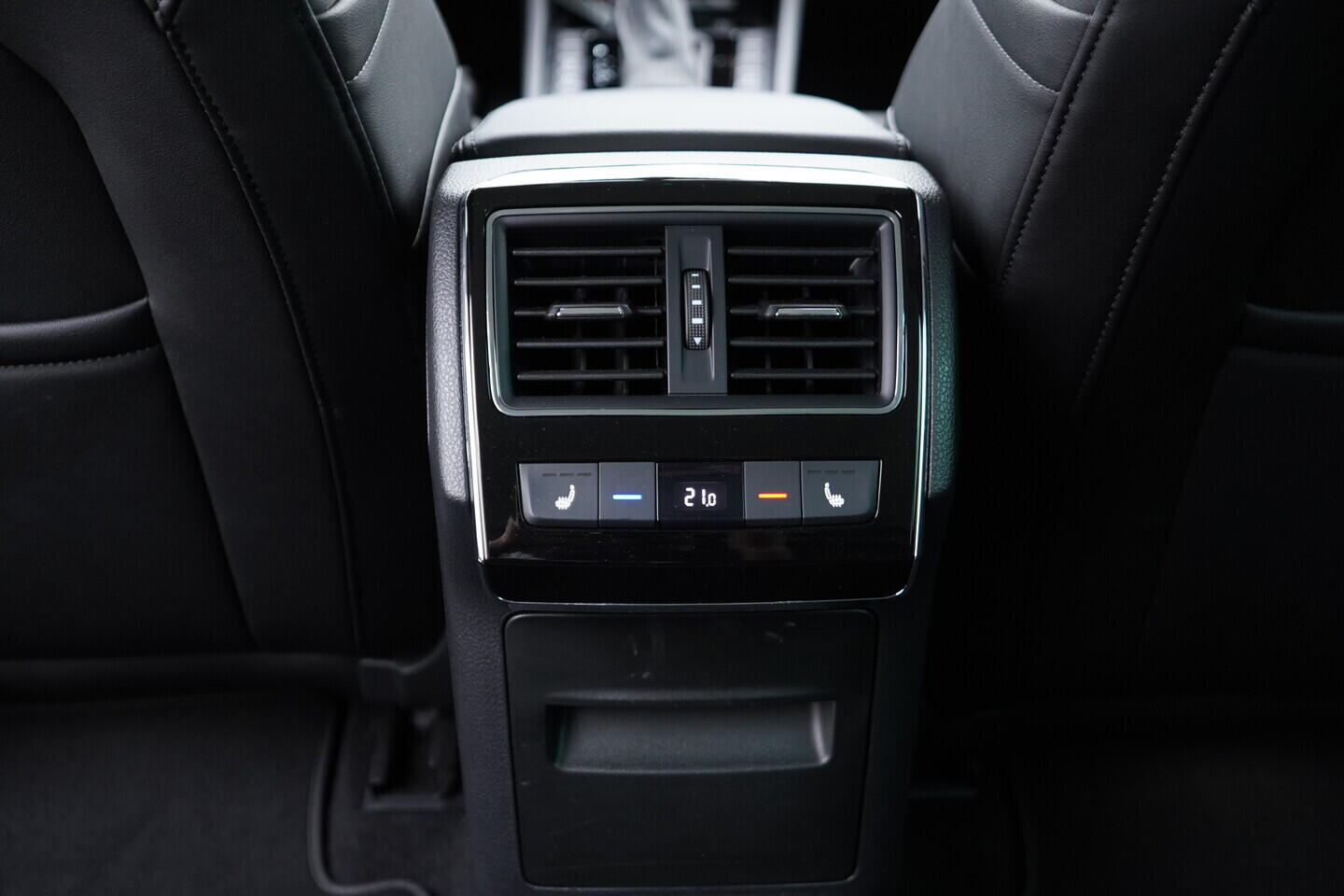 OV190V09469_39.webp_SUPERB Style 2.0 TDI 147 kW automat, DPH