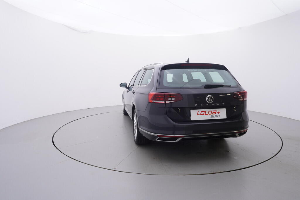 OV190V09475_13.webp_PASSAT Elegance 2.0 TDI 110 kW automat