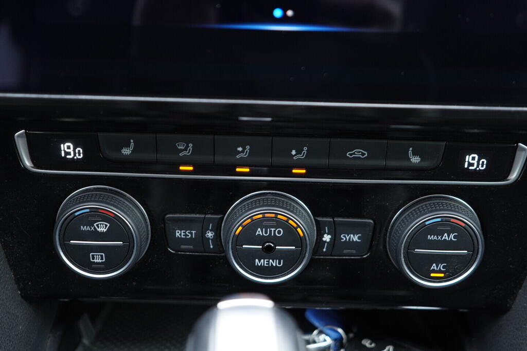 OV190V09475_35.webp_PASSAT Elegance 2.0 TDI 110 kW automat