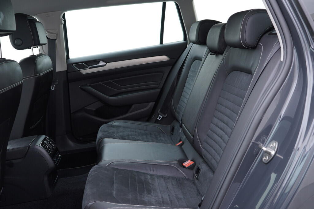 OV190V09475_40.webp_PASSAT Elegance 2.0 TDI 110 kW automat