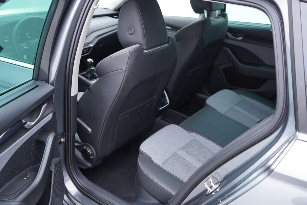 OV190V09476_35.webp_OCTAVIA Top Selection 1.5 TSI 110 kW manuál, DPH