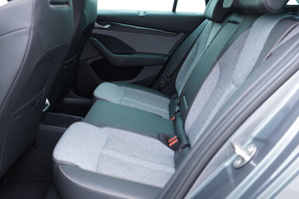 OV190V09476_37.webp_OCTAVIA Top Selection 1.5 TSI 110 kW manuál, DPH