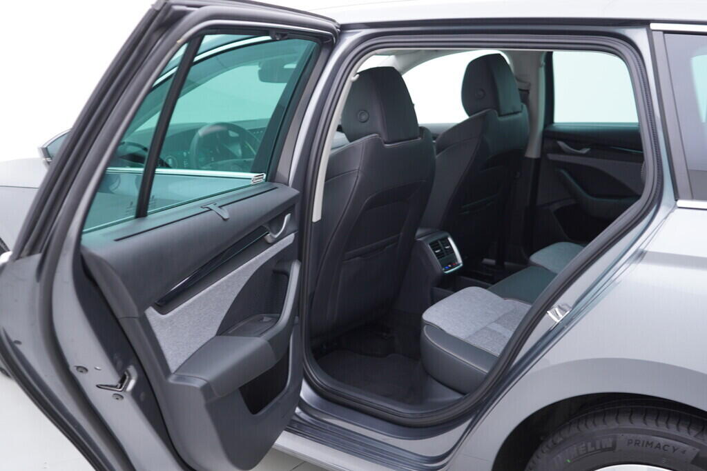 OV190V09477_35.webp_OCTAVIA Top Selection 1.5 TSI 110 kW manuál, DPH