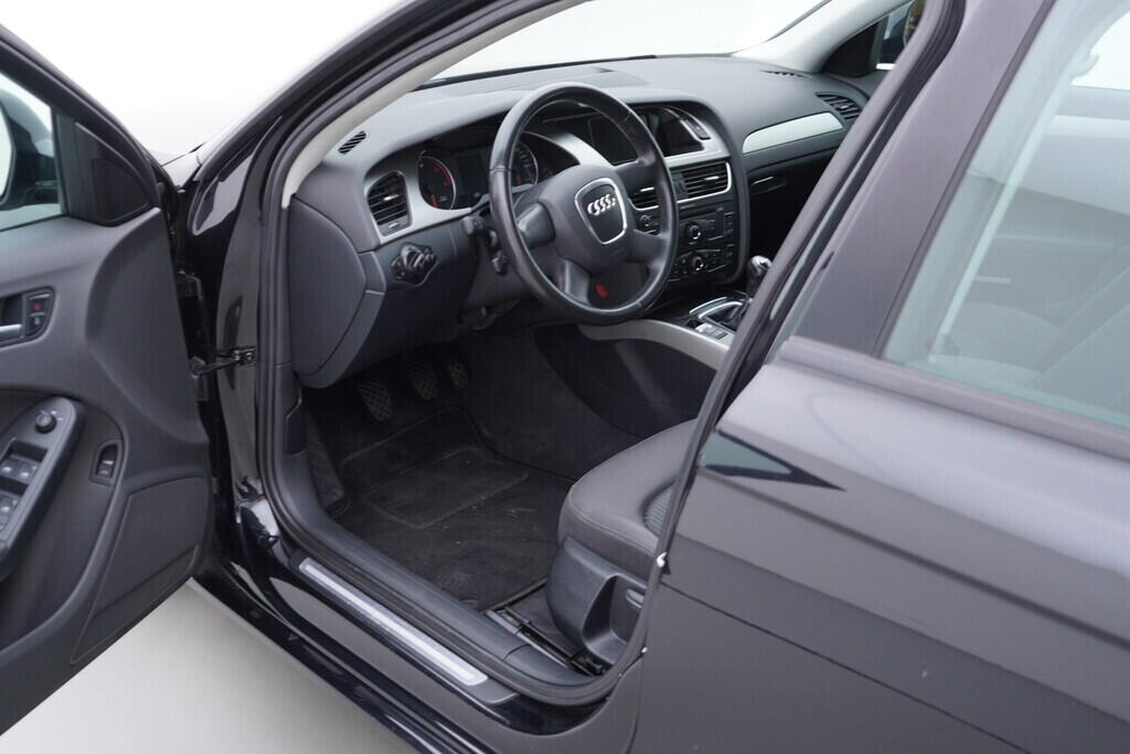 OV190V09481_18.webp_A4  2.0 TDI 105 kW manuál