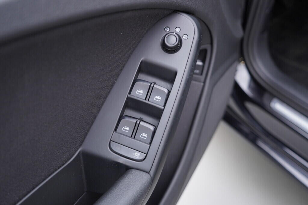 OV190V09481_20.webp_A4  2.0 TDI 105 kW manuál