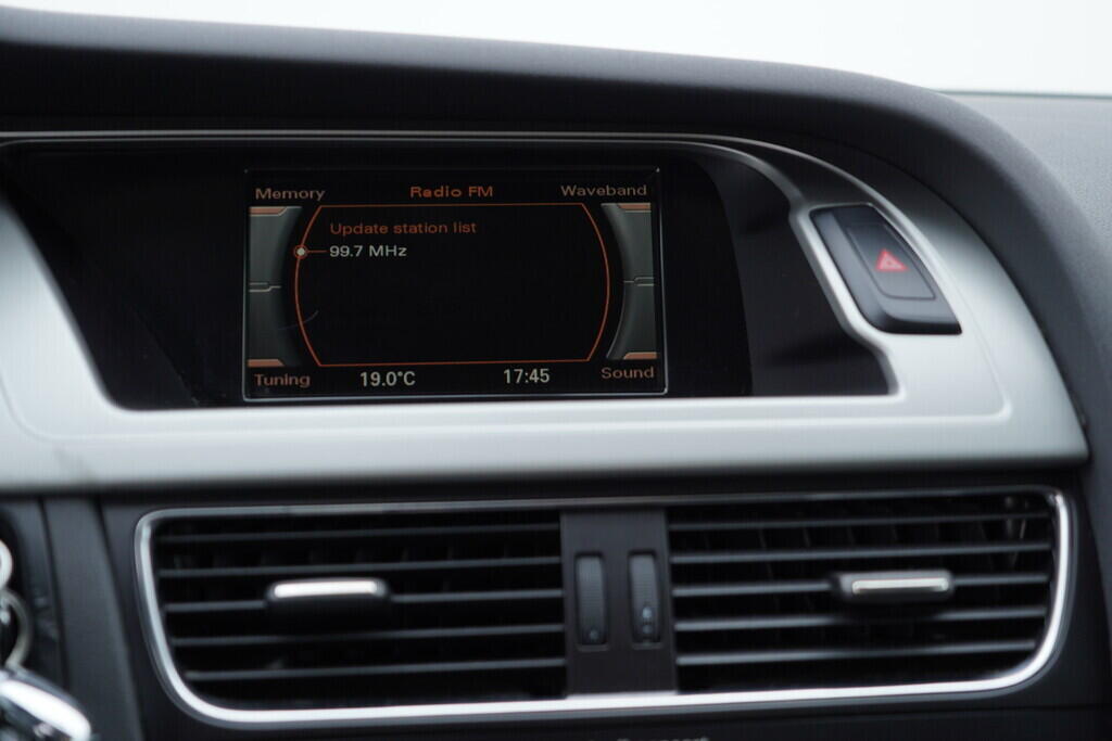 OV190V09481_28.webp_A4  2.0 TDI 105 kW manuál