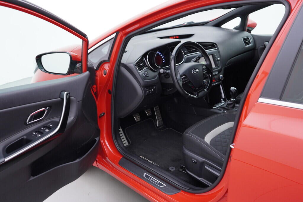 OV190V09482_18.webp_CEED Gt line  1.0 T-GDi 88 kW manuál