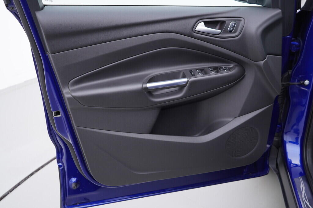 OV190V09483_19.webp_KUGA Titanium 1.5  110 kW manuál