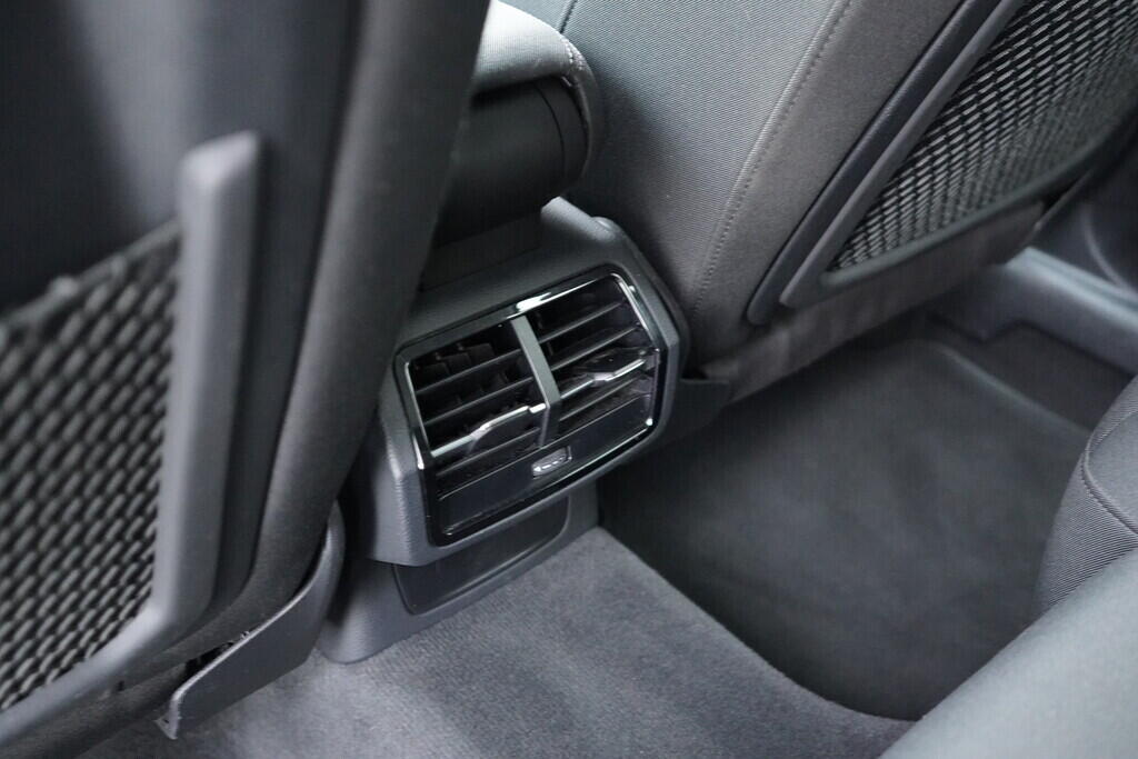 OV190V09485_37.webp_Q3 Advanced 2.0 TSI 140 kW automat, DPH