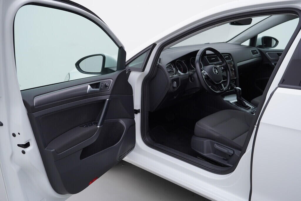 OV190V09486_18.webp_GOLF Comfortline 2.0 TDI 110 kW automat