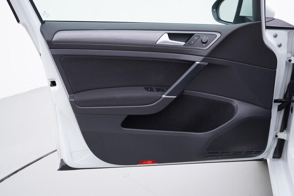 OV190V09486_19.webp_GOLF Comfortline 2.0 TDI 110 kW automat