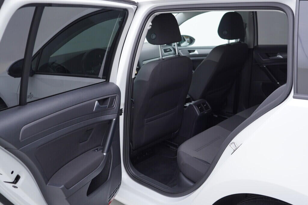 OV190V09486_36.webp_GOLF Comfortline 2.0 TDI 110 kW automat