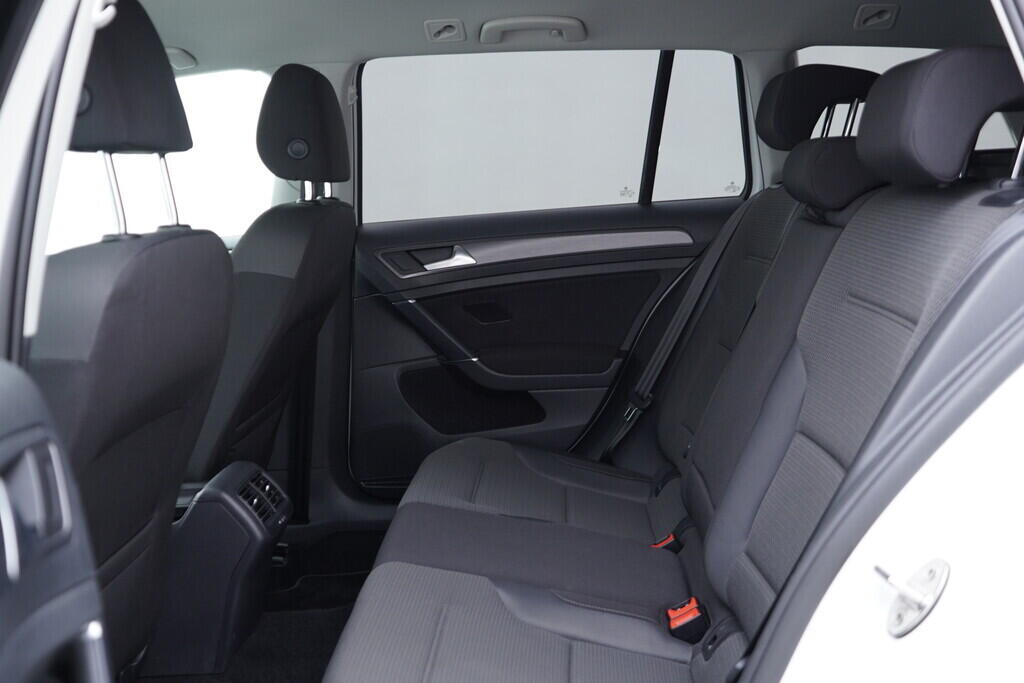 OV190V09486_38.webp_GOLF Comfortline 2.0 TDI 110 kW automat