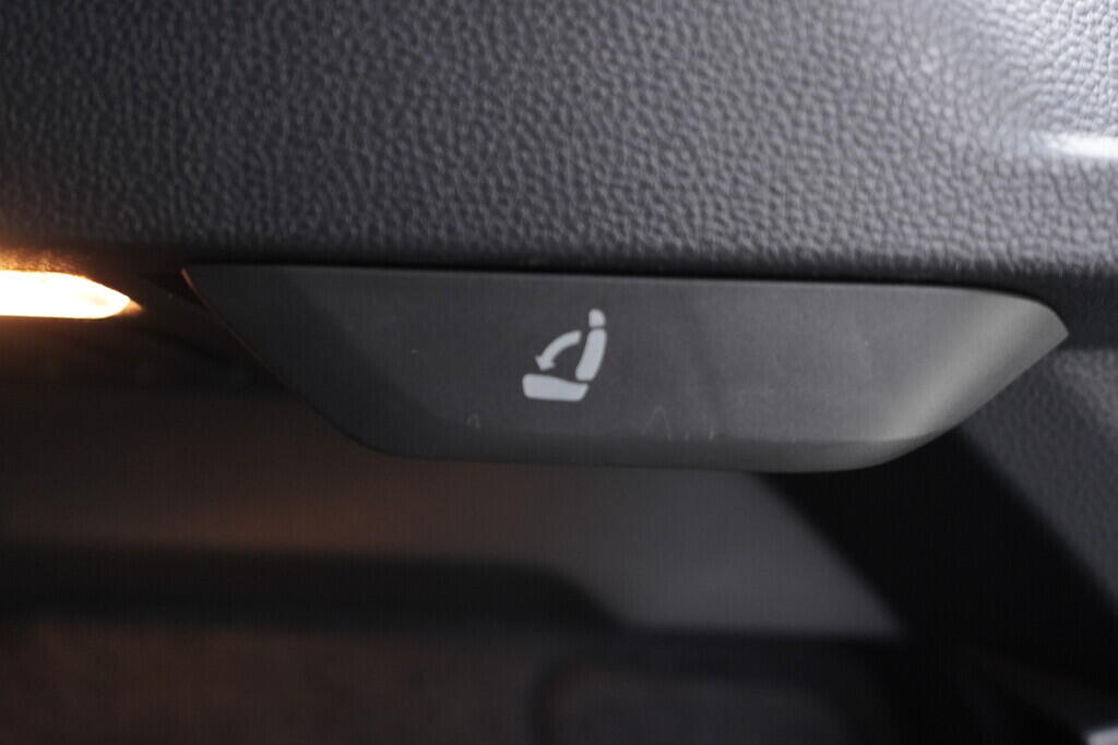 OV190V09491_38.webp_KAROQ Ambition 2.0 TDI 110 kW automat, DPH