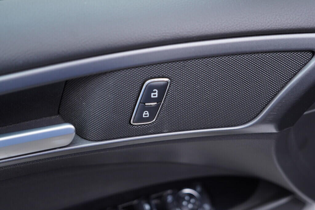 OV190V09493_21.webp_MONDEO Titanium 1.5 EcoBoost 118 kW manuál