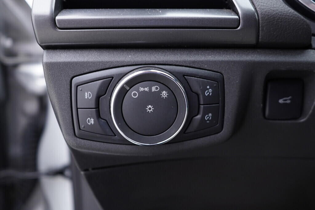 OV190V09493_28.webp_MONDEO Titanium 1.5 EcoBoost 118 kW manuál