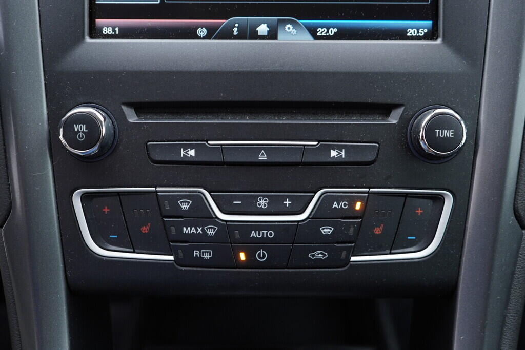 OV190V09493_36.webp_MONDEO Titanium 1.5 EcoBoost 118 kW manuál