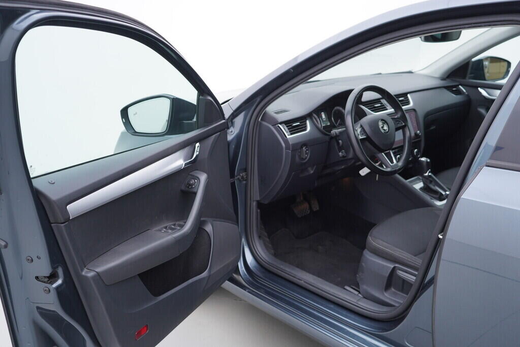 OV190V09496_18.webp_OCTAVIA Bussines 1.4 TSI 110 kW automat