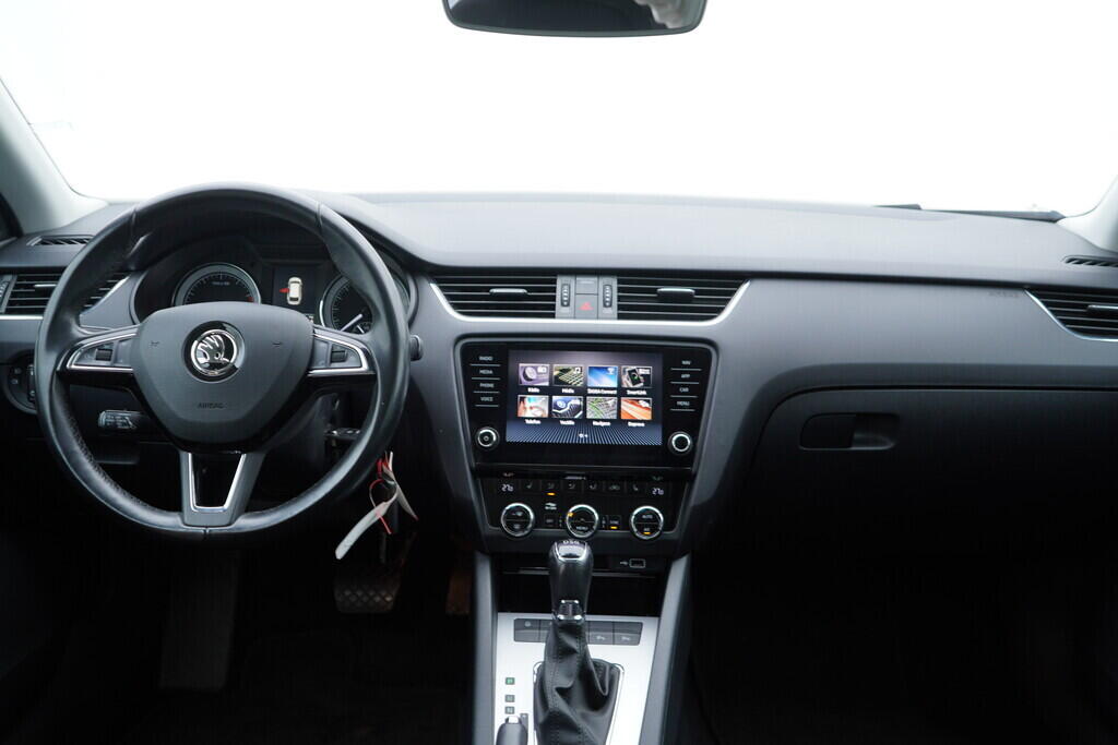 OV190V09496_27.webp_OCTAVIA Bussines 1.4 TSI 110 kW automat