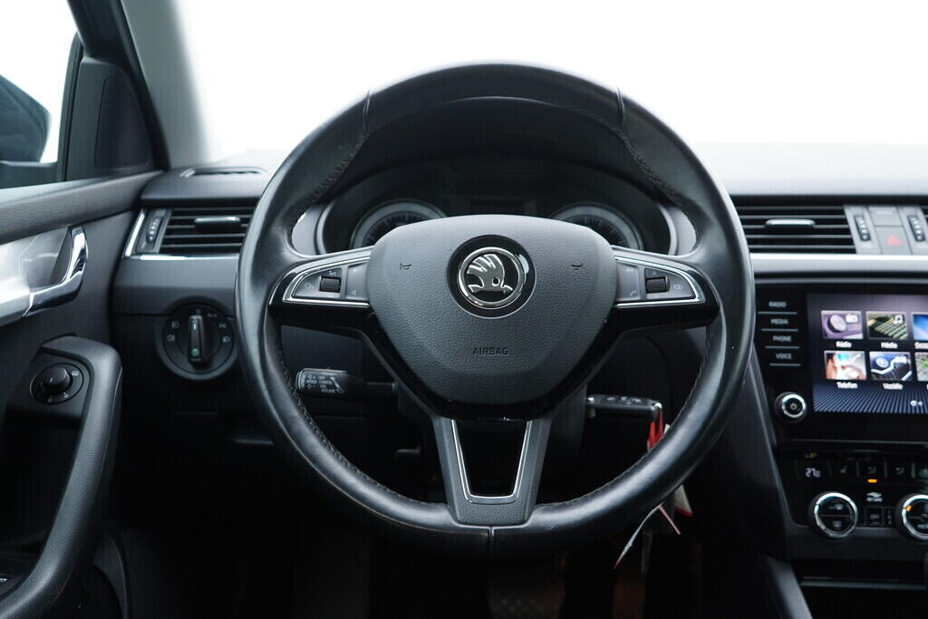 OV190V09496_28.webp_OCTAVIA Bussines 1.4 TSI 110 kW automat