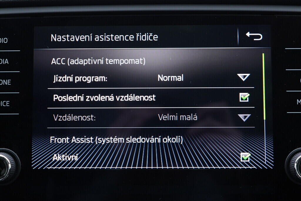 OV190V09496_30.webp_OCTAVIA Bussines 1.4 TSI 110 kW automat