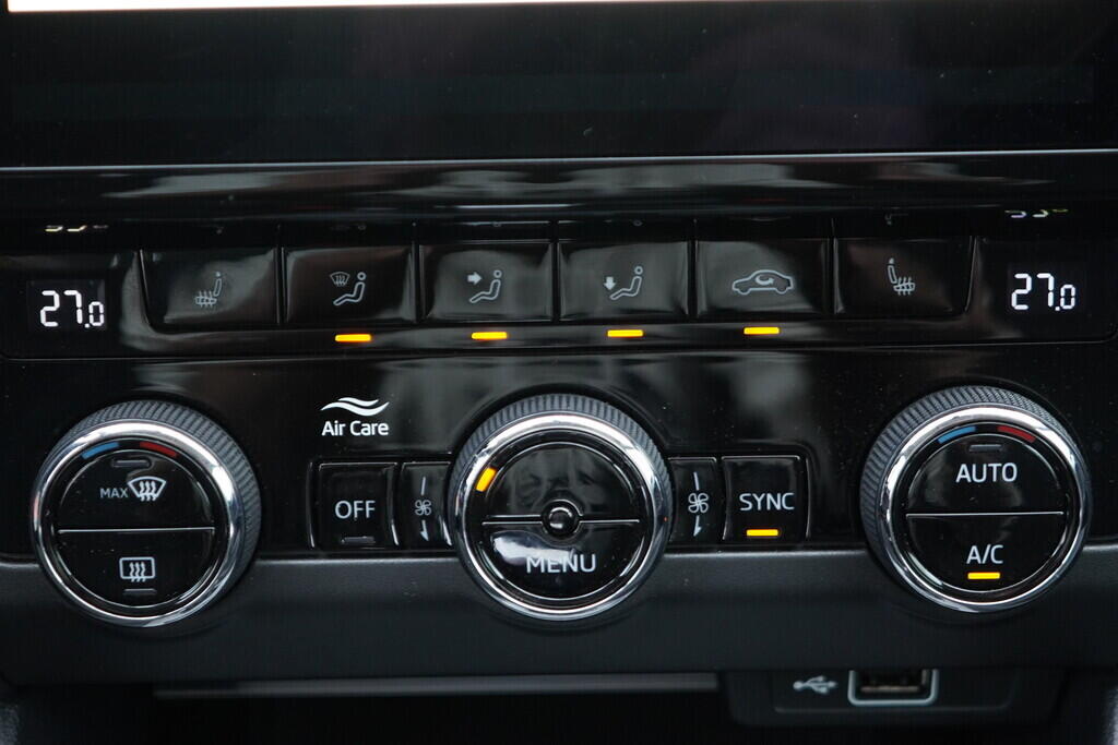 OV190V09496_35.webp_OCTAVIA Bussines 1.4 TSI 110 kW automat