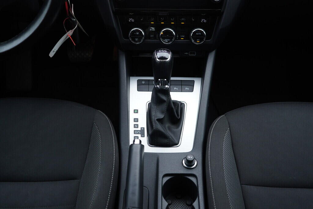 OV190V09496_36.webp_OCTAVIA Bussines 1.4 TSI 110 kW automat