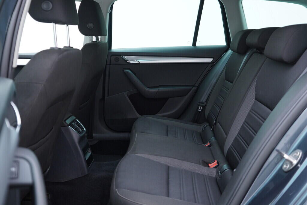 OV190V09496_39.webp_OCTAVIA Bussines 1.4 TSI 110 kW automat