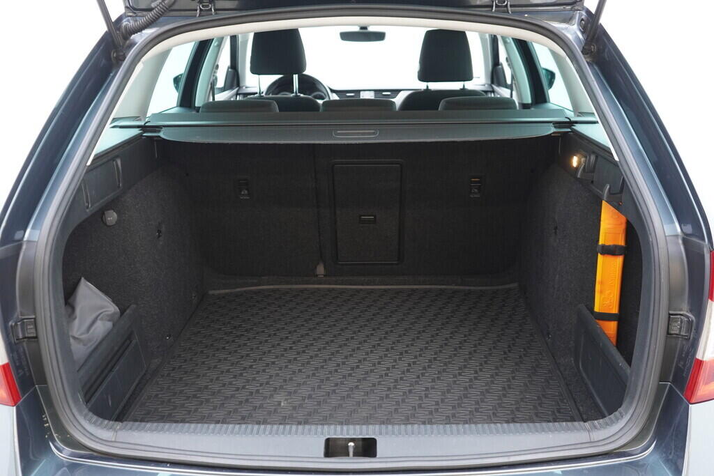 OV190V09496_40.webp_OCTAVIA Bussines 1.4 TSI 110 kW automat