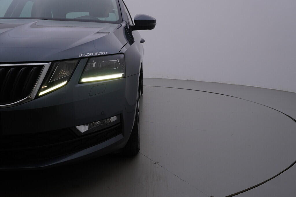 OV190V09496_43.webp_OCTAVIA Bussines 1.4 TSI 110 kW automat