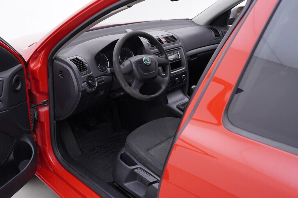 OV190V09498_18.webp_OCTAVIA Ambiente 1.6 MPI 75 kW manuál