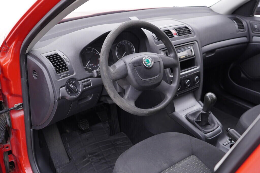 OV190V09498_21.webp_OCTAVIA Ambiente 1.6 MPI 75 kW manuál