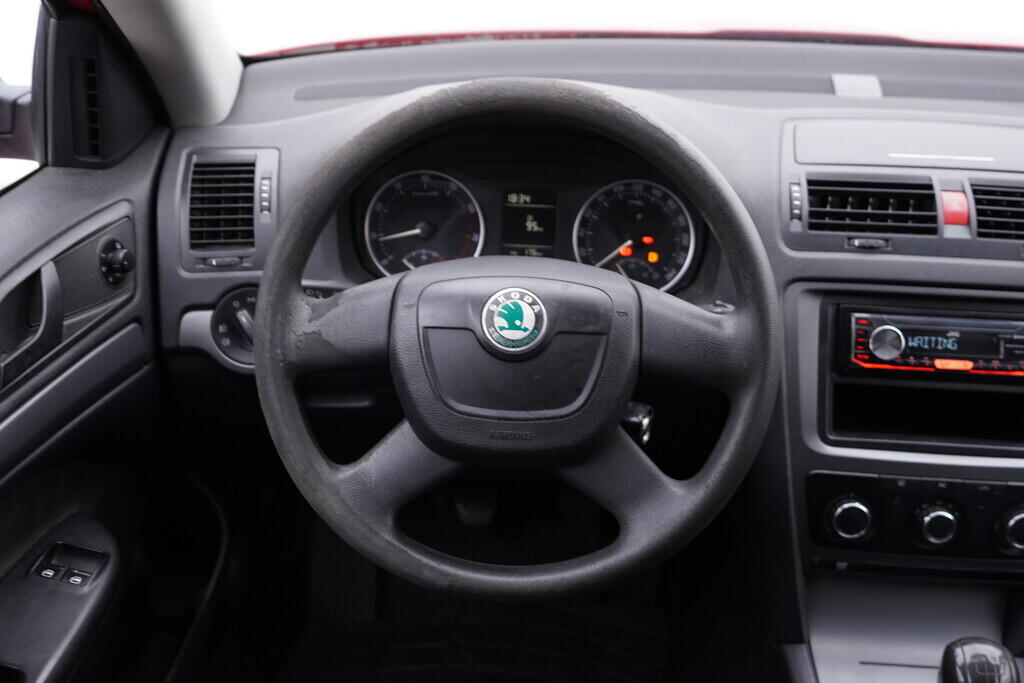 OV190V09498_26.webp_OCTAVIA Ambiente 1.6 MPI 75 kW manuál