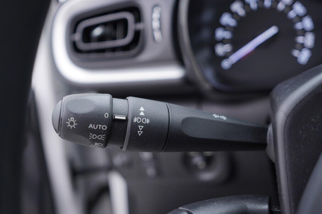 OV190V09499_24.webp_C3  1.2 PureTech  61 kW manuál