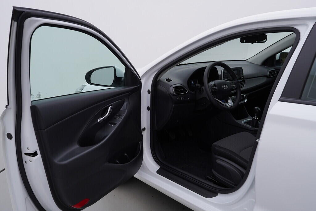 OV190V09506_18.webp_I30 Start Plus 1.5  81 kW manuál