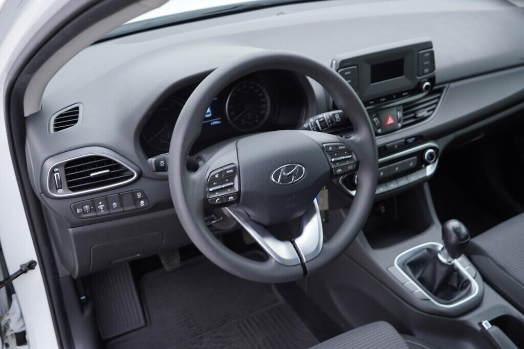 OV190V09506_21.webp_I30 Start Plus 1.5  81 kW manuál