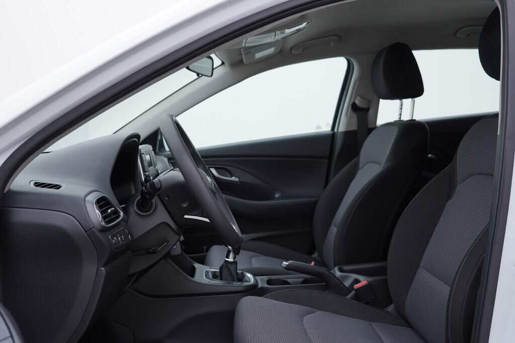 OV190V09506_22.webp_I30 Start Plus 1.5  81 kW manuál