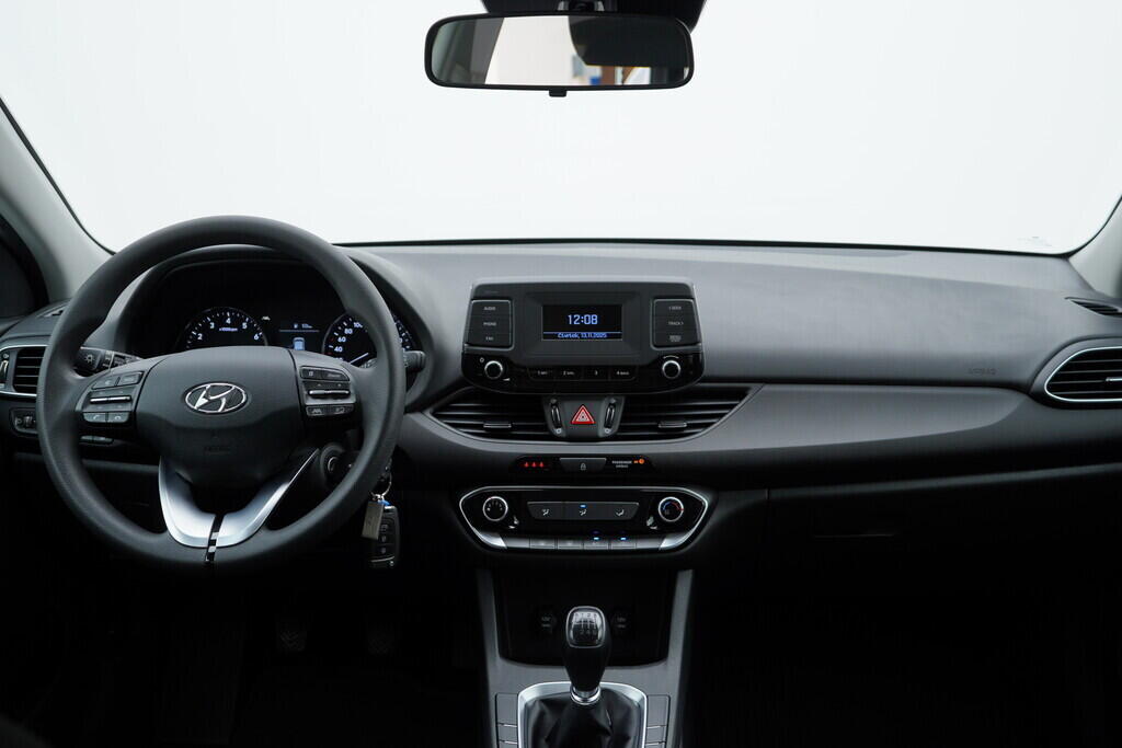 OV190V09506_25.webp_I30 Start Plus 1.5  81 kW manuál