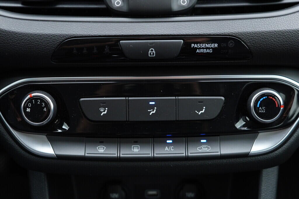 OV190V09506_28.webp_I30 Start Plus 1.5  81 kW manuál