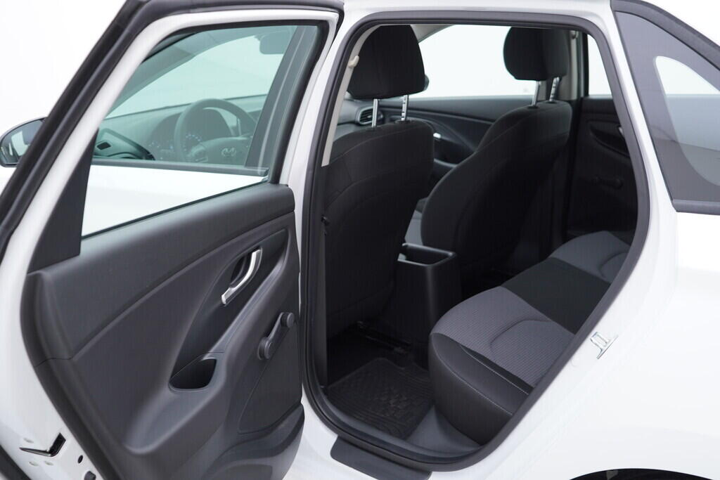 OV190V09506_31.webp_I30 Start Plus 1.5  81 kW manuál