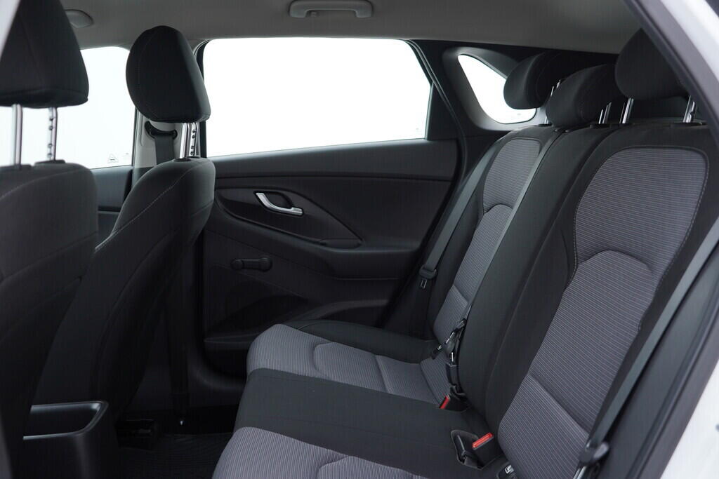 OV190V09506_32.webp_I30 Start Plus 1.5  81 kW manuál