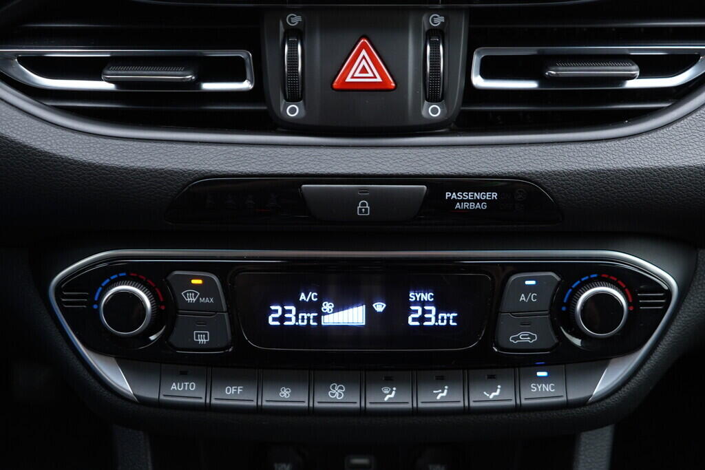 OV190V09507_29.webp_I30 Family Smart 1.0  88 kW manuál