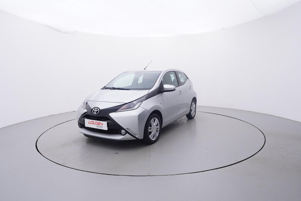 OV190V09513_10.webp_AYGO X-Play Team D 1.0  51 kW manuál