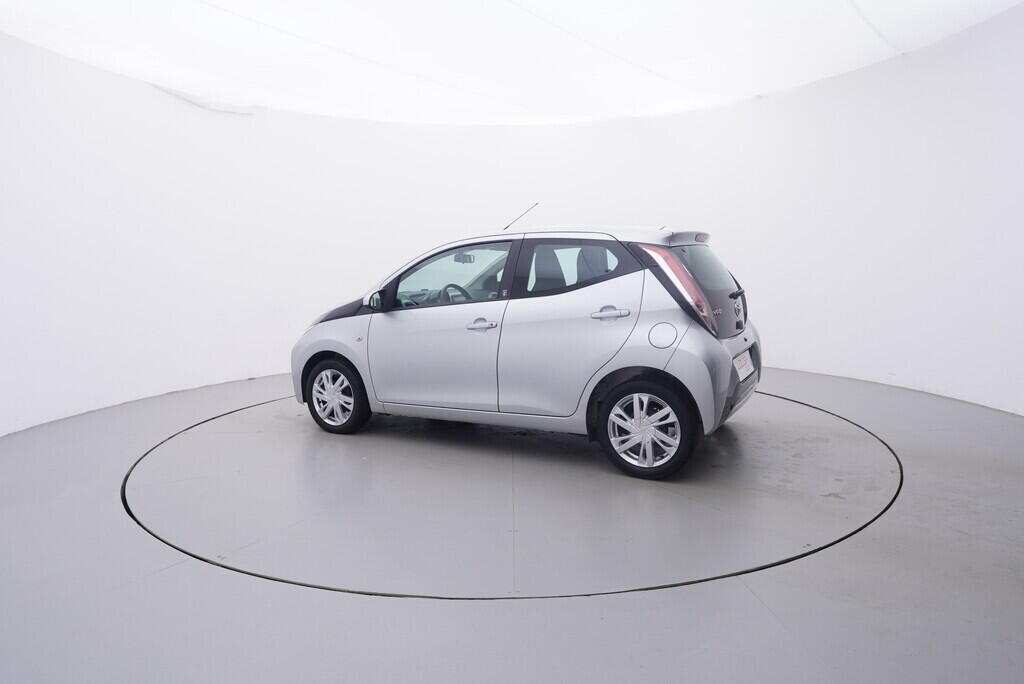 OV190V09513_12.webp_AYGO X-Play Team D 1.0  51 kW manuál