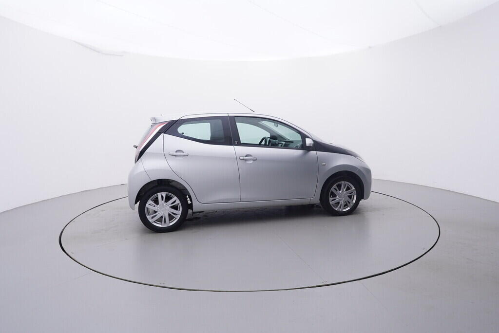 OV190V09513_15.webp_AYGO X-Play Team D 1.0  51 kW manuál