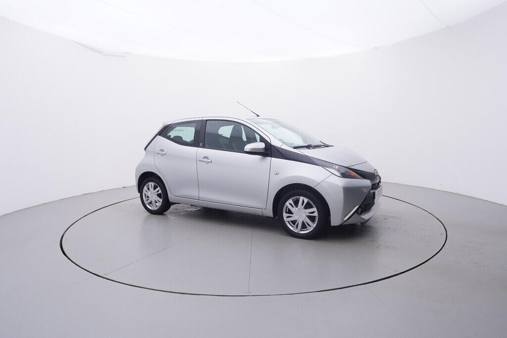 OV190V09513_16.webp_AYGO X-Play Team D 1.0  51 kW manuál