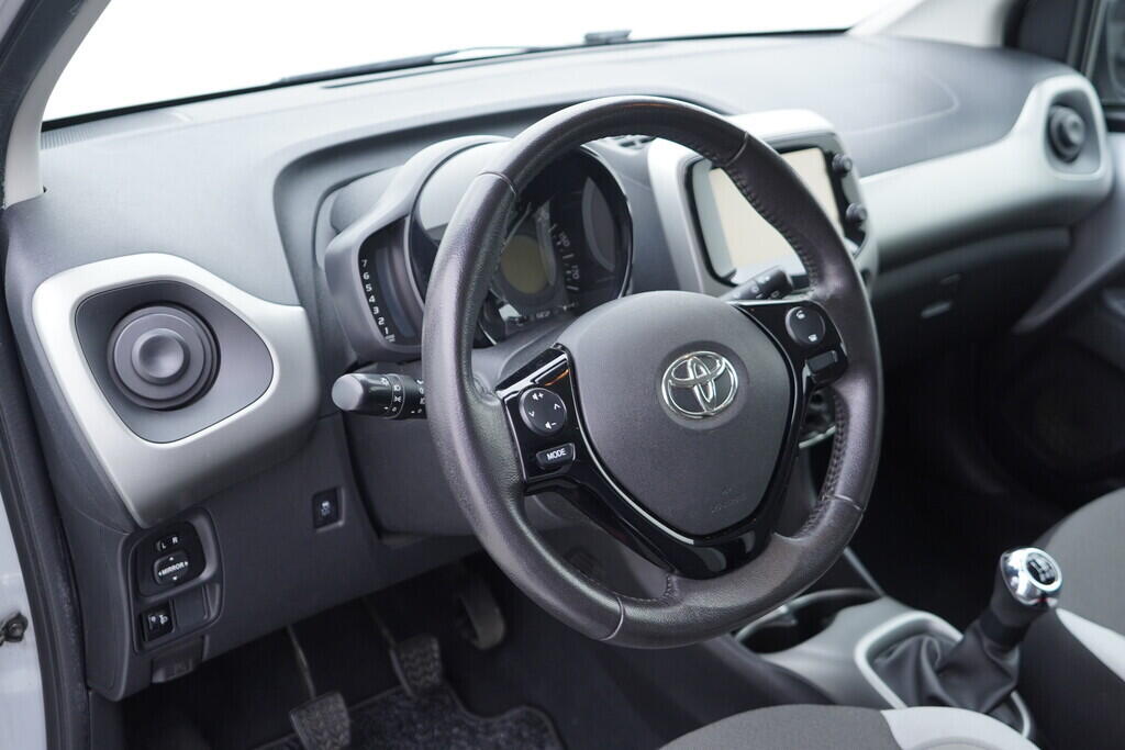 OV190V09513_21.webp_AYGO X-Play Team D 1.0  51 kW manuál